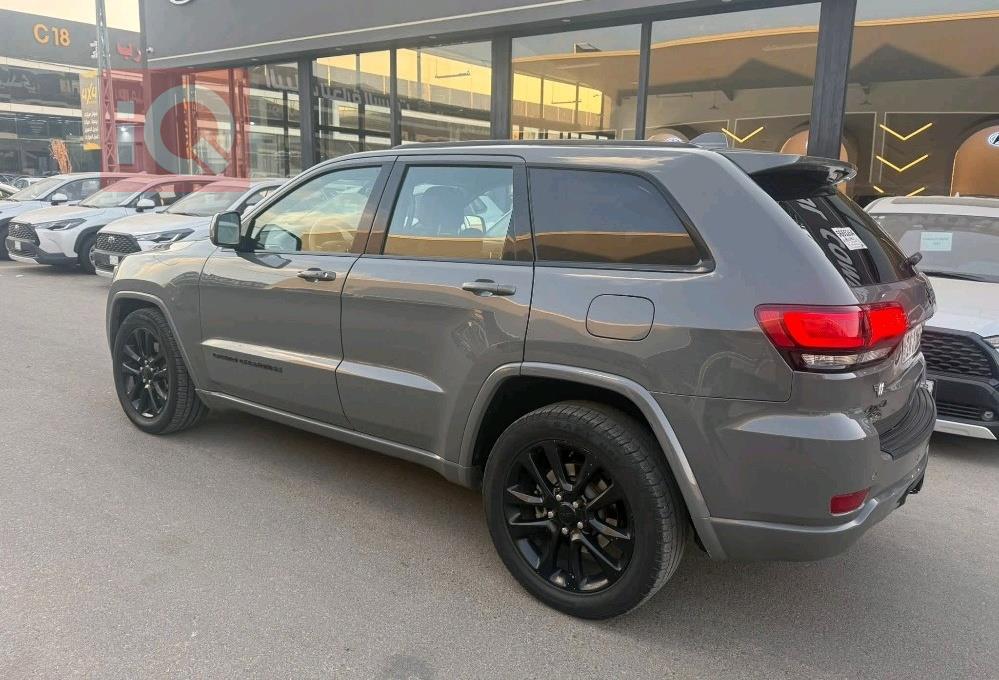 جیپ گراند شیرۆکی